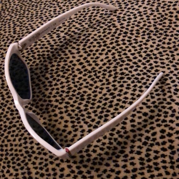 Burberry sunglasses - Picture 6 of 10